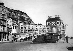 WW1-Tank-on-display-at-Pelham-Crescent.-1921